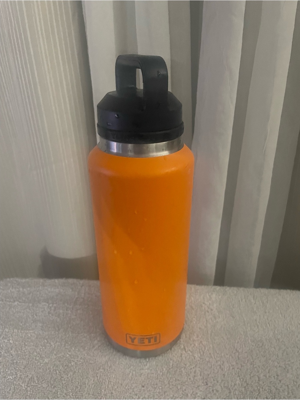 YETI bottle water 46oz